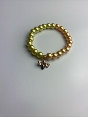 Gold Bee Charm Pearl Bracelet - Yellow Pearlescent Beads